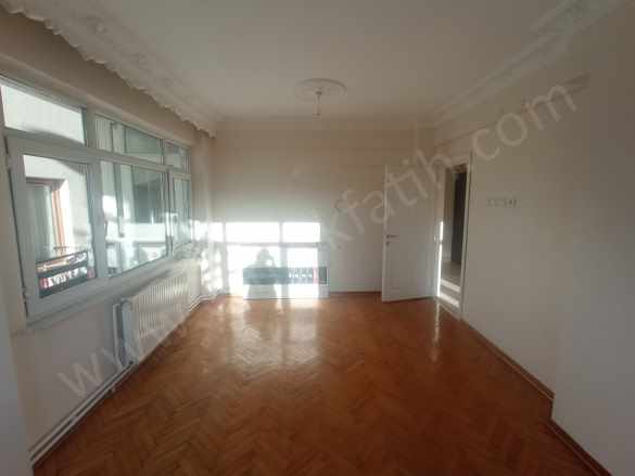 Kocamustafapaşa Kiralık Daire Kemancı Sitesi Bim Yanında 2+1 1 Kat Fatih