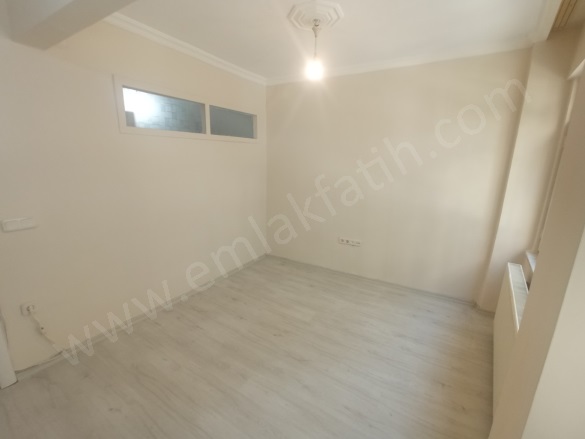 Seyyid Ömer Kiralık Daire Fatih Kiralık Daire |  1+1 Oda | 50M2 Aylık 18.000Tl  Krediye Uygun  | Yüksek Giriş | Kombi | 2 Banyo | 1 Yatak Odası Resim-4