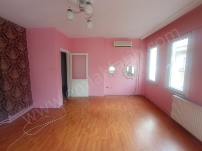 Kocamustafapaşa Kiralık Daire 25 Yıllık Genç 2+1 3 Kat Fatih