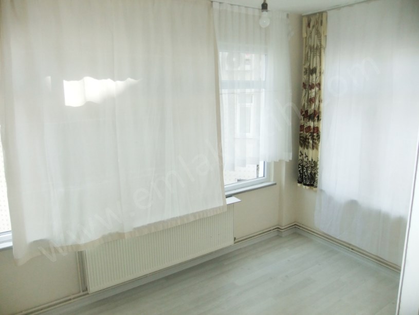 Meydan Yanı 2+1 2.Kat Yapılı 60m2 Köşe Daire  ( ESKİ PORTFÖY )