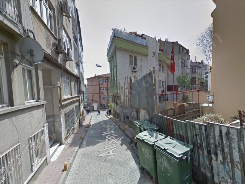 HIRKA İ ŞERİF MAHALLESİ SATILIK AHŞAP EV NİTELİKLİ ARSA 95,60 m²