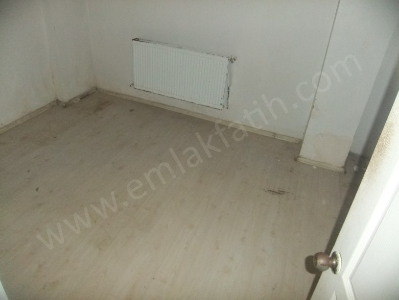 Kocamustafapaşada 15 Yıllık Genç Binada 2+1 Yarı Bodrum
