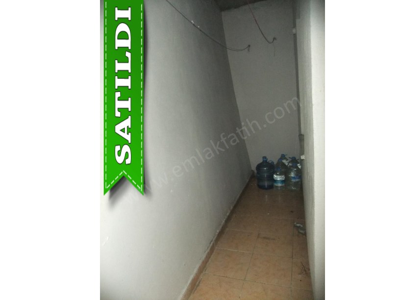Kocamustafapaşada 15 Yıllık Genç Binada 2+1 Yarı Bodrum
