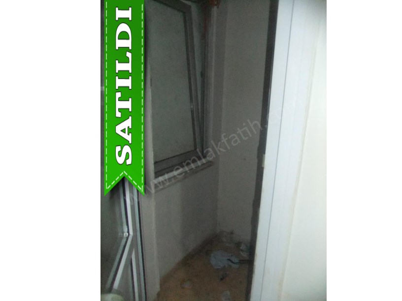 Kocamustafapaşada 15 Yıllık Genç Binada 2+1 Yarı Bodrum