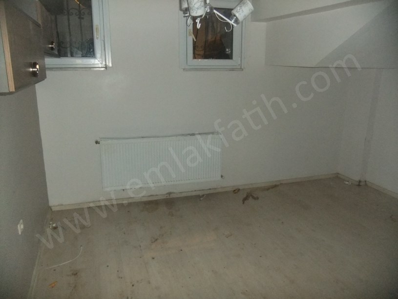 Kocamustafapaşada 15 Yıllık Genç Binada 2+1 Yarı Bodrum