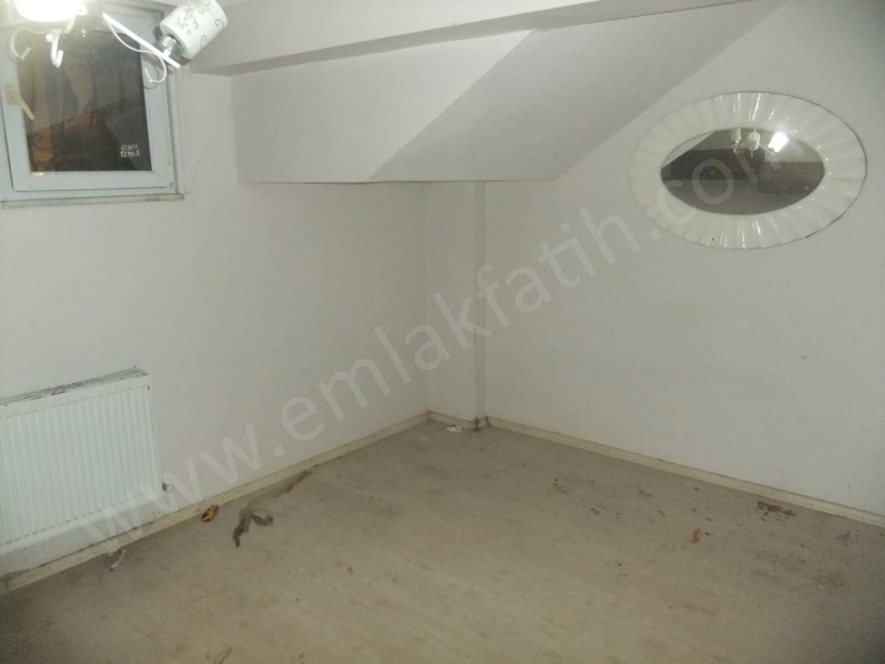 Kocamustafapaşada 15 Yıllık Genç Binada 2+1 Yarı Bodrum