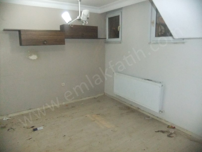 Kocamustafapaşada 15 Yıllık Genç Binada 2+1 Yarı Bodrum