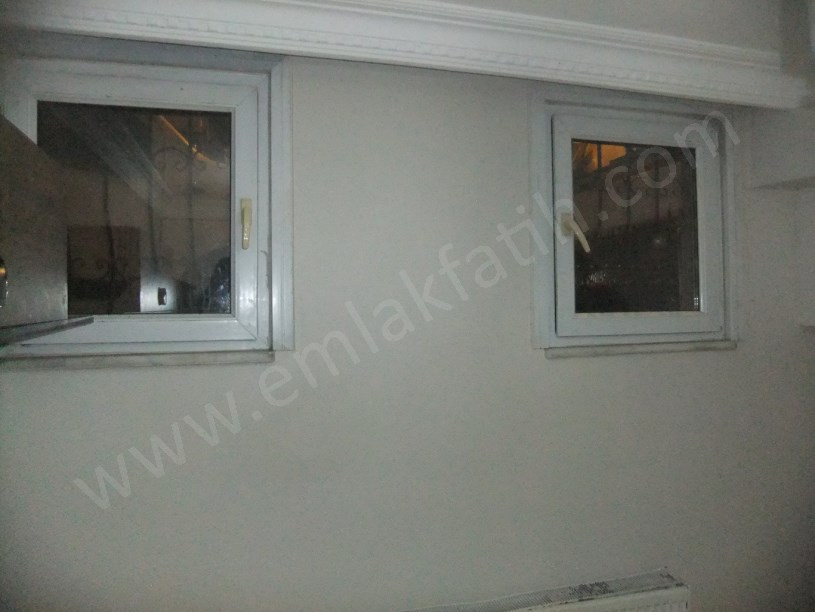 Kocamustafapaşada 15 Yıllık Genç Binada 2+1 Yarı Bodrum