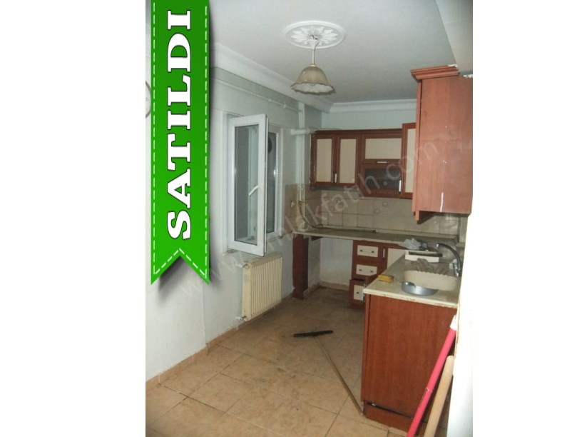 Kocamustafapaşada 15 Yıllık Genç Binada 2+1 Yarı Bodrum