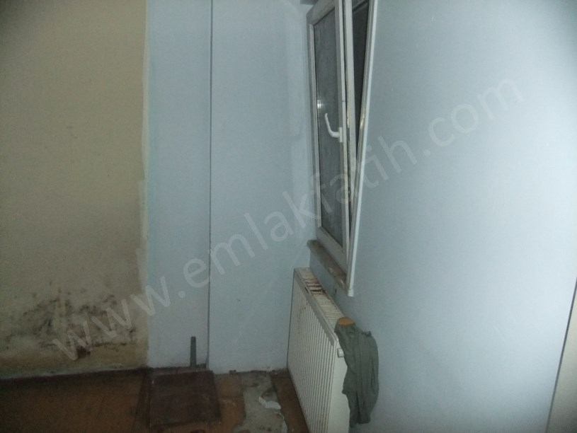 Kocamustafapaşada 15 Yıllık Genç Binada 2+1 Yarı Bodrum