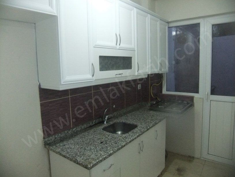 Kocamustafapaşada 2+1 75m2 3. Ara Kat Açıklamaya Dikkat