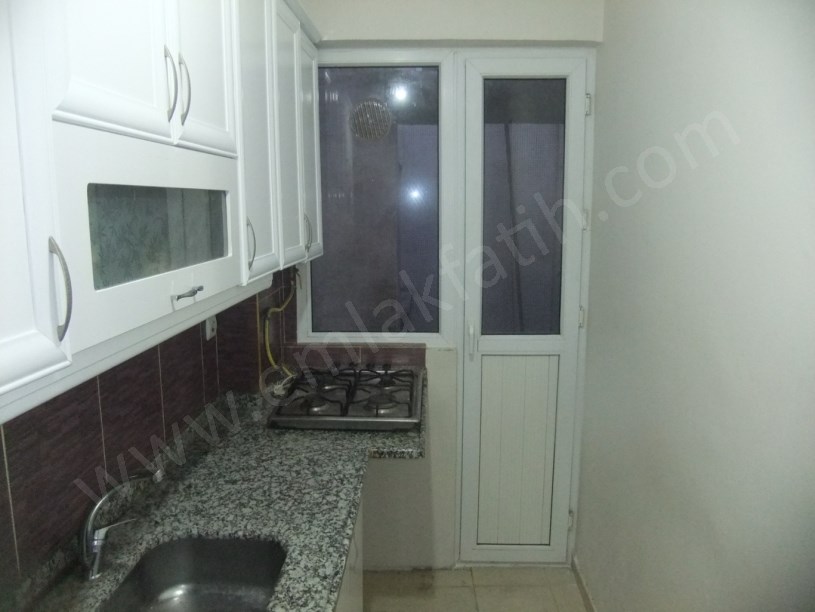 Kocamustafapaşada 2+1 75m2 3. Ara Kat Açıklamaya Dikkat