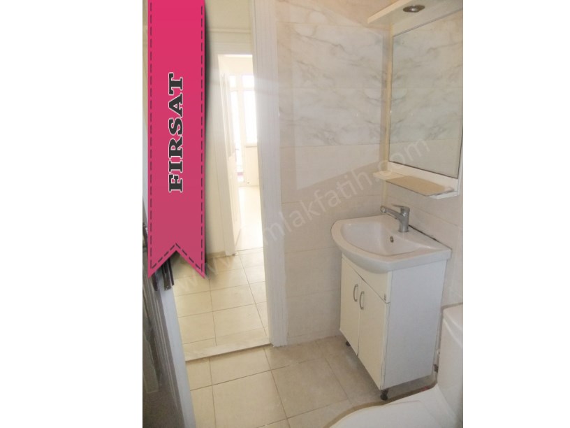 Kocamustafapaşada 2+1 75m2 3. Ara Kat Açıklamaya Dikkat