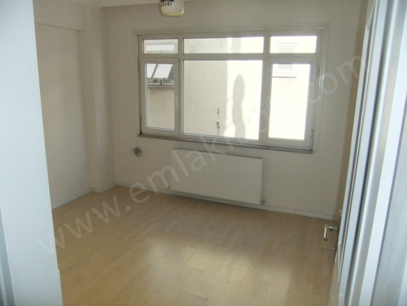 Kocamustafapaşada 2+1 75m2 3. Ara Kat Açıklamaya Dikkat