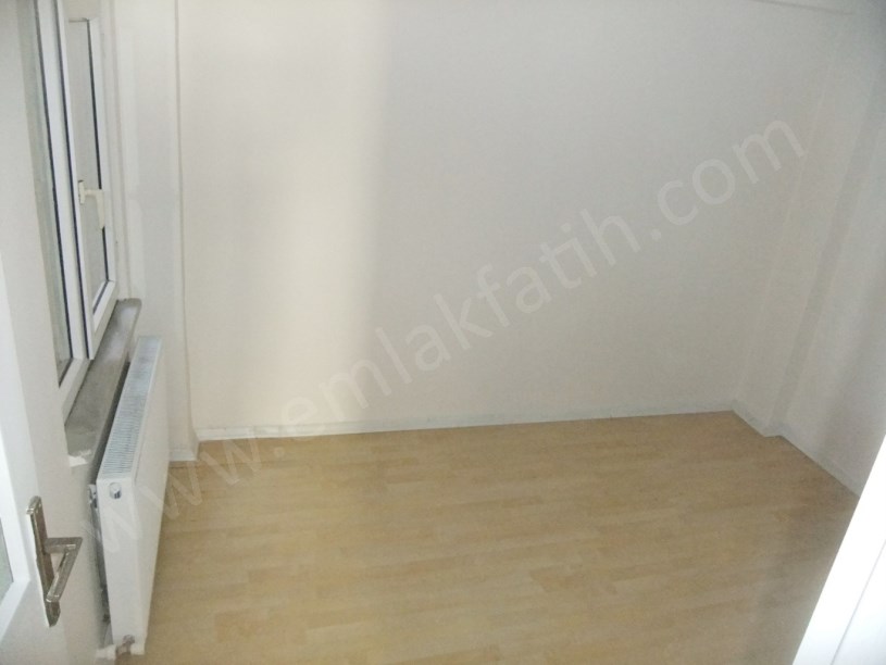 Kocamustafapaşada 2+1 75m2 3. Ara Kat Açıklamaya Dikkat