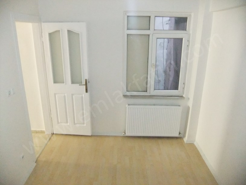 Kocamustafapaşada 2+1 75m2 3. Ara Kat Açıklamaya Dikkat