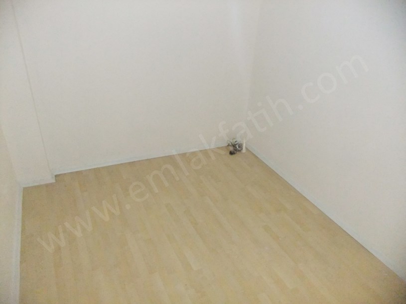 Kocamustafapaşada 2+1 75m2 3. Ara Kat Açıklamaya Dikkat
