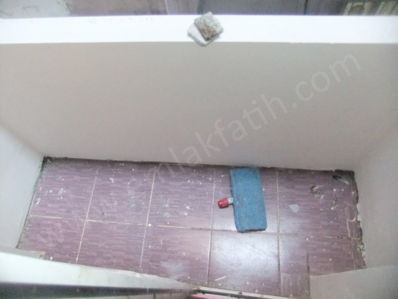 Kocamustafapaşada 2+1 75m2 3. Ara Kat Açıklamaya Dikkat