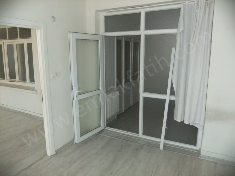 Kocamustafapaşa Kiralık Daire 3+1 3.Kat 90m2 ( ESKİ PORTFÖY )