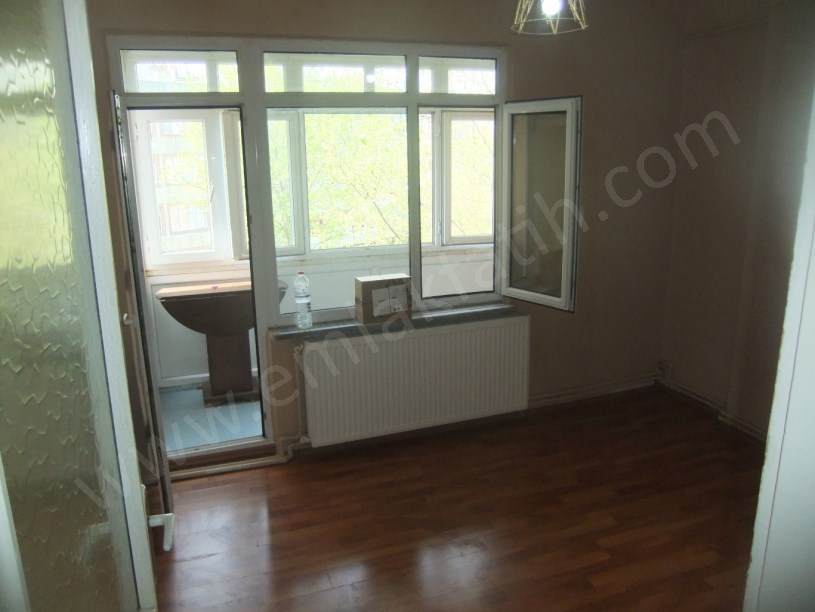 Kocamustafapaşa Kiralık Daire Meydanda Park Manzaralı 2+1 ( ESKİ PORTFÖY )