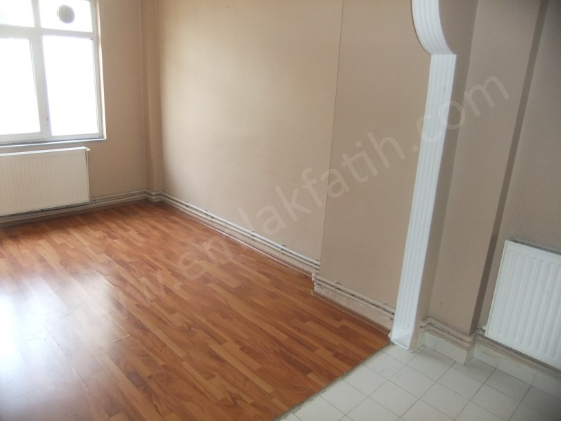 Kocamustafapaşa Kiralık Daire Meydanda Park Manzaralı 2+1 ( ESKİ PORTFÖY )