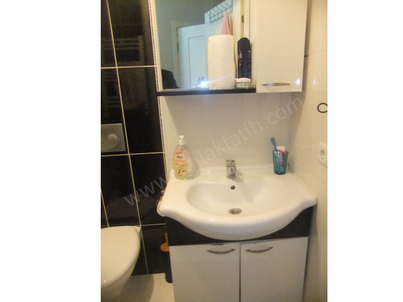 Kocamustafapaşa Demirci Osman Sokakta Yatırımlık 1+1 