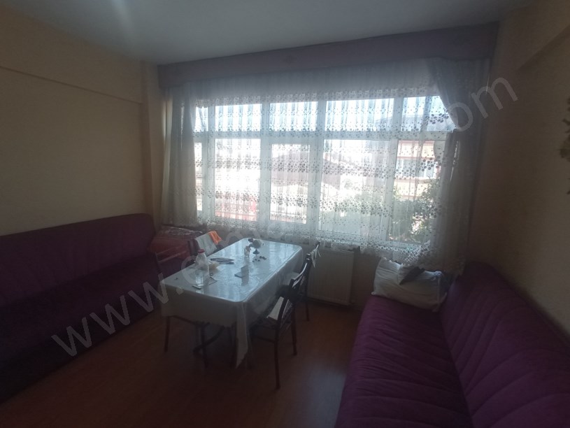 Yedikule Kiralık Daire Cadde Üzeri Eşyalı 2+1 Daire