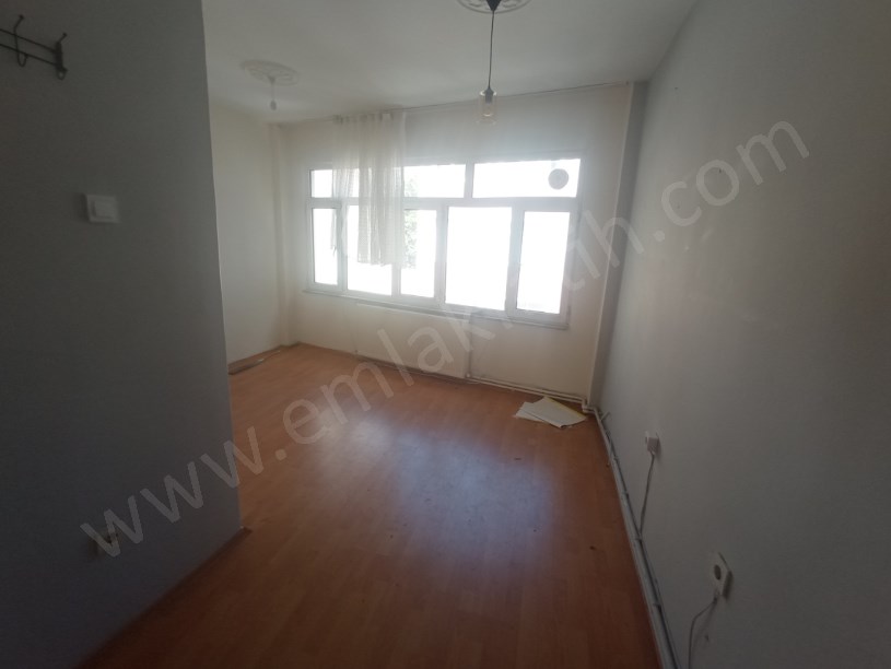 Seyyid Ömer Kiralık Daire Meydanda 1+1 55m² ( ESKİ PORTFÖY ) Arakat Temiz