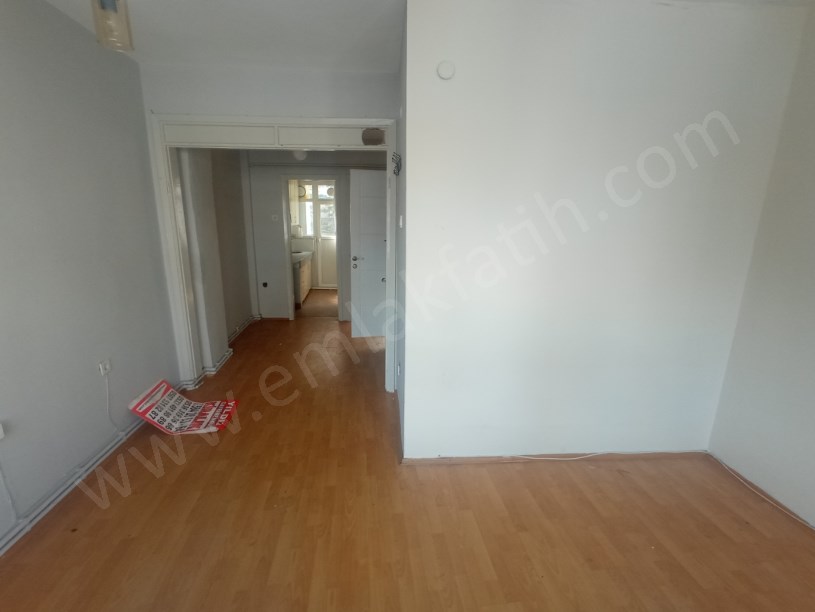 Seyyid Ömer Kiralık Daire Meydanda 1+1 55m² ( ESKİ PORTFÖY ) Arakat Temiz