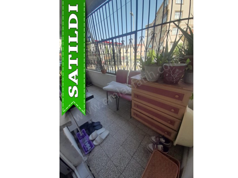 Kocamustafapaşa Satılık Daire 1+1 Merkezde Köşe Binada ( ESKİ PORTFÖY )