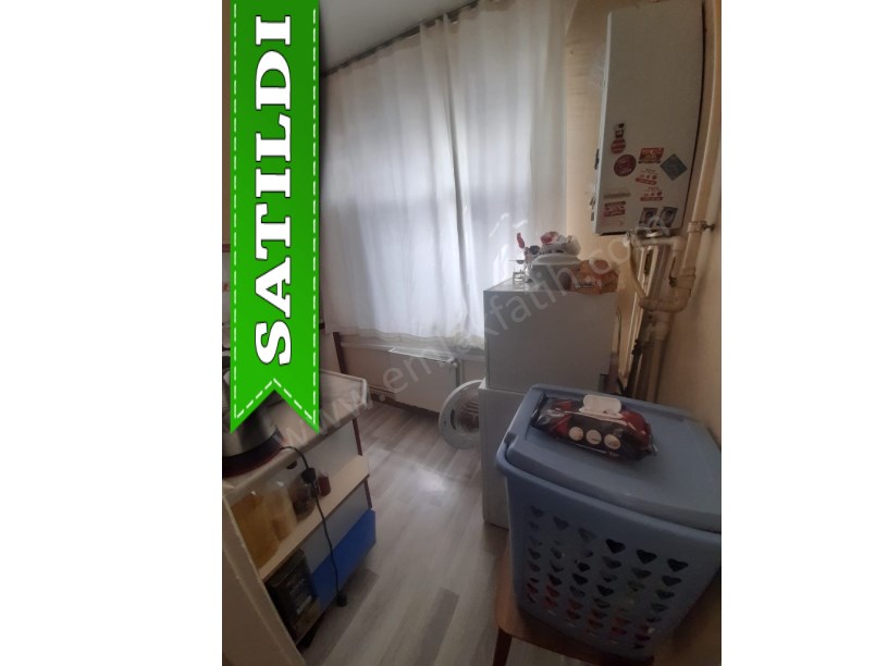 Kocamustafapaşa Satılık Daire 1+1 Merkezde Köşe Binada ( ESKİ PORTFÖY )