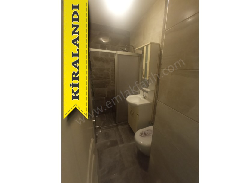 Kocamustafapaşa Kiralık Daire Merkezde Temiz Geniş 1+1 ( ESKİ PORTFÖY )