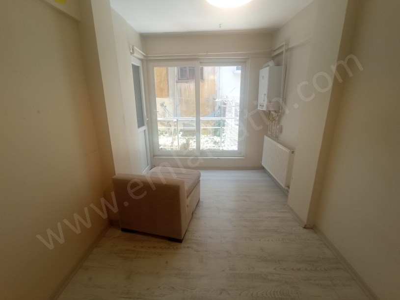 Kocamustafapaşa Kiralık Daire Merkezde Temiz Geniş 1+1 ( ESKİ PORTFÖY )