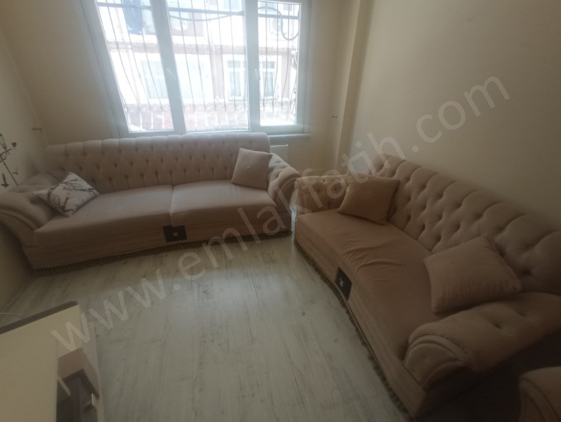 Kocamustafapaşa Kiralık Daire Merkezde Temiz Geniş 1+1 ( ESKİ PORTFÖY )