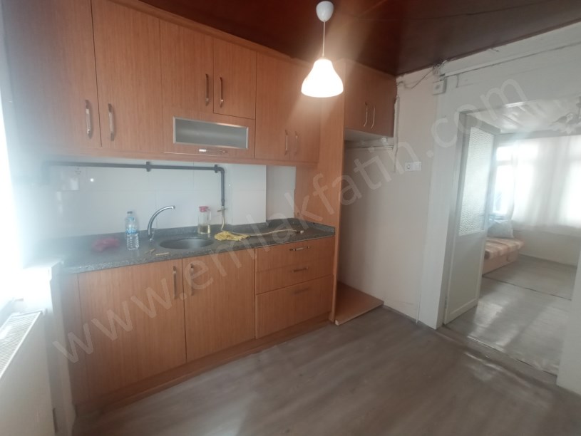 KOCAMUSTAFAPAŞA MEYDANA YAKIN SATILIK MÜSTAKİL EV 4 KATLI 5+1 ( ESKİ PORTFÖY ) 