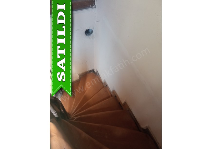 KOCAMUSTAFAPAŞA MEYDANA YAKIN SATILIK MÜSTAKİL EV 4 KATLI 5+1 ( ESKİ PORTFÖY ) 