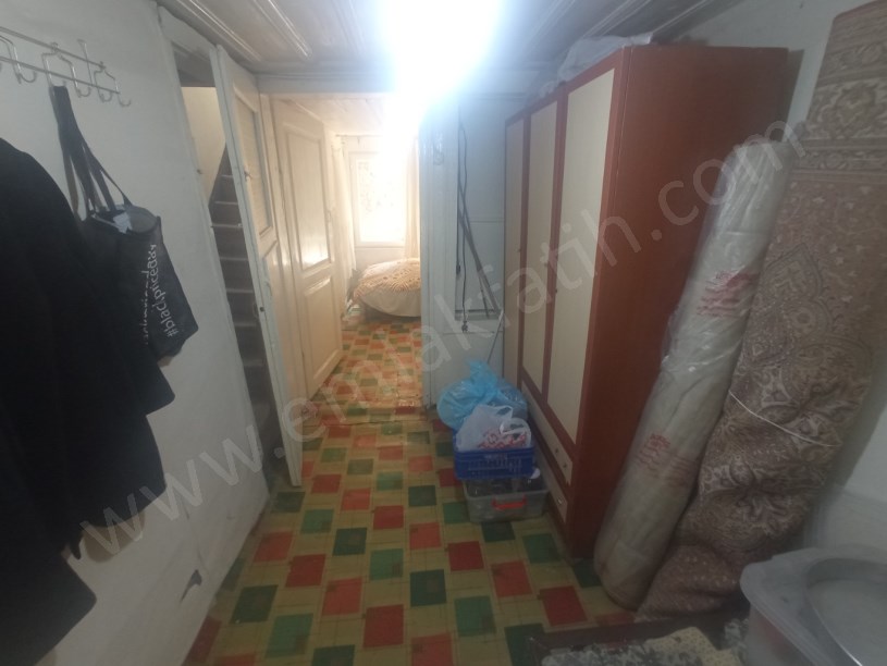 KOCAMUSTAFAPAŞA MEYDANA YAKIN SATILIK MÜSTAKİL EV 4 KATLI 5+1 ( ESKİ PORTFÖY ) 