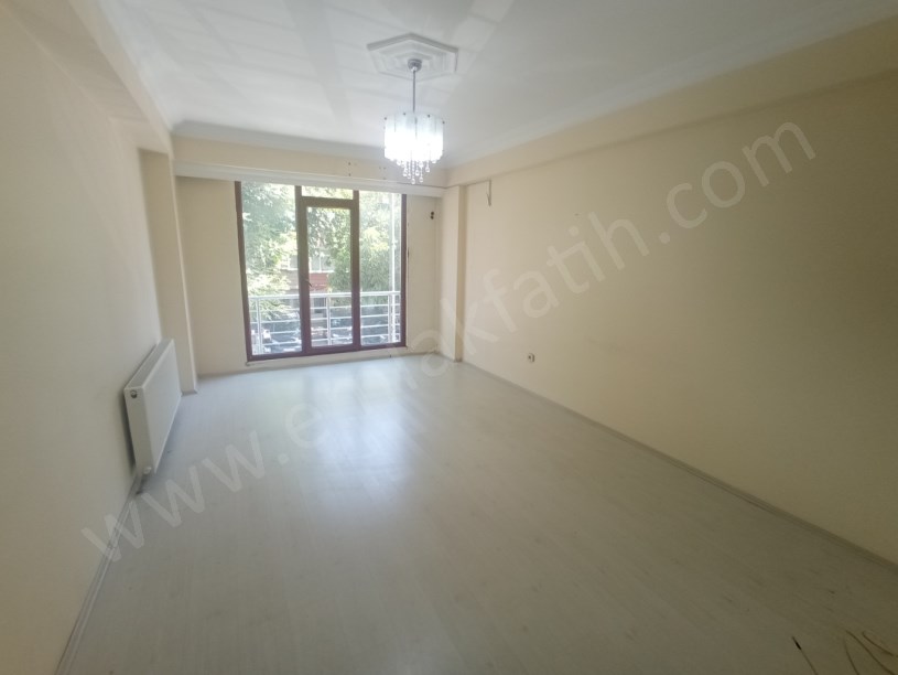 Çapa Kiralık Daire Genç Binada 2+1 1.KAT ( ESKİ PORTFÖY ) Çift Cepheli Full Yapılı