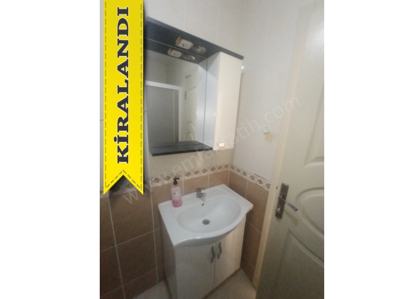 Fatih Kiralık Daire  Fatih Camii Çevresinde 2+1 80m² 2.KAT ( ESKİ PORTFÖY ) Temiz Çift Cepheli