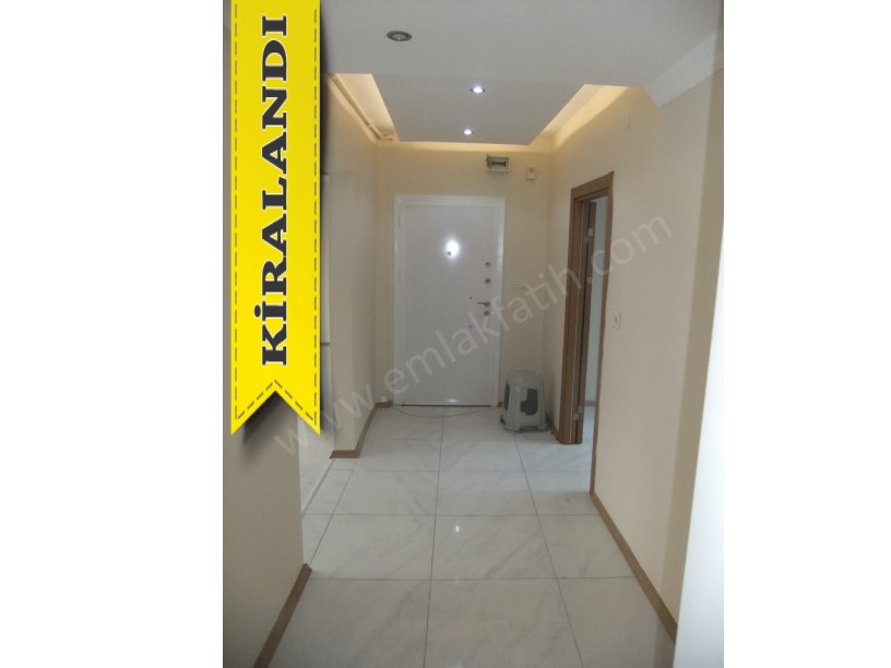 Kocamustafapaşa Kiralık Daire MEYDANDA LÜKS YAPILI 2+1 ( ESKİ PORTFÖY )