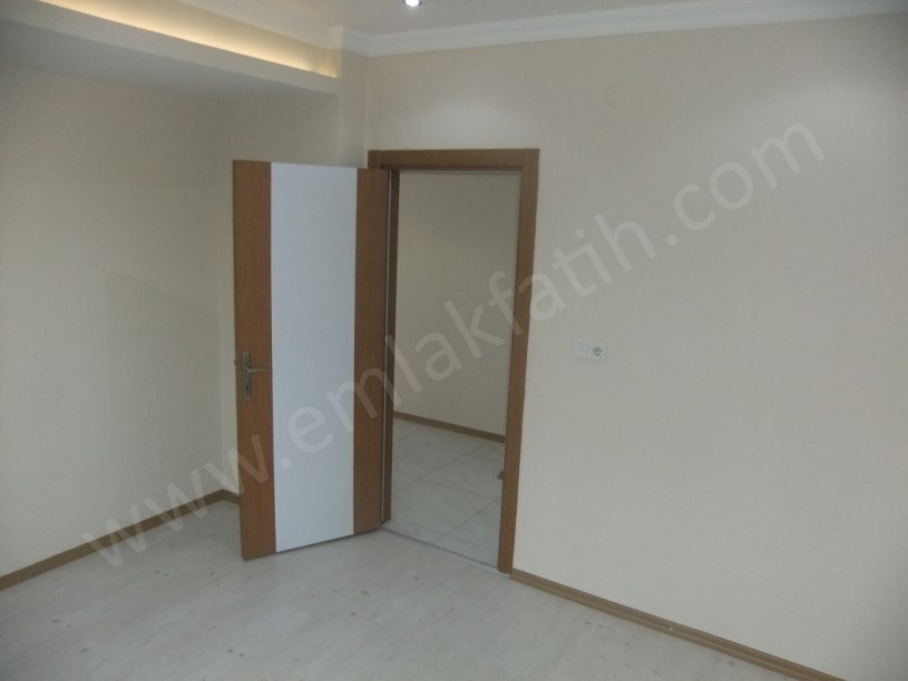 Kocamustafapaşa Kiralık Daire MEYDANDA LÜKS YAPILI 2+1 ( ESKİ PORTFÖY )