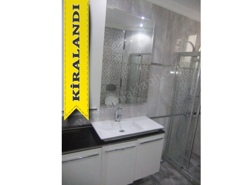 Kocamustafapaşa Kiralık Daire MEYDANDA LÜKS YAPILI 2+1 ( ESKİ PORTFÖY )