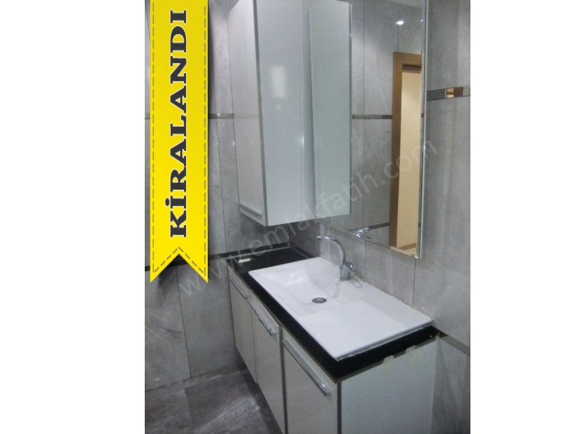 Kocamustafapaşa Kiralık Daire MEYDANDA LÜKS YAPILI 2+1 ( ESKİ PORTFÖY )