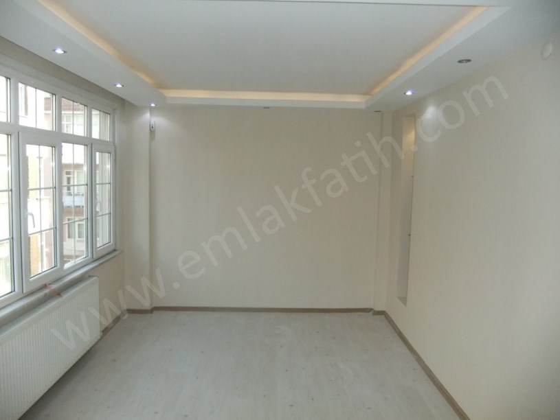 Kocamustafapaşa Kiralık Daire MEYDANDA LÜKS YAPILI 2+1 ( ESKİ PORTFÖY )