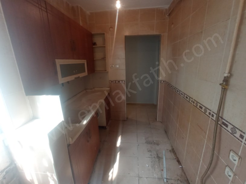 Kocamustafapaşa Marmara Cad. Kiralık 2+1 Yüksek Giriş