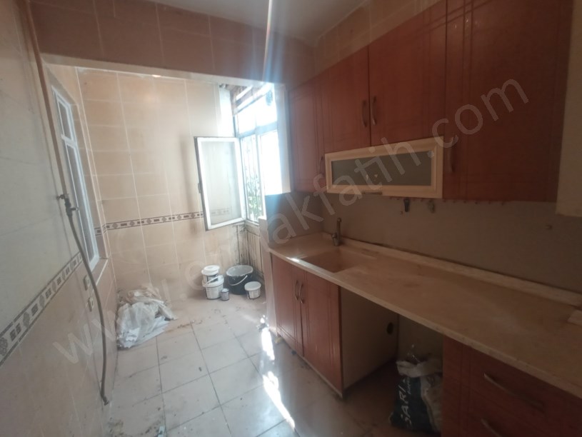 Kocamustafapaşa Marmara Cad. Kiralık 2+1 Yüksek Giriş