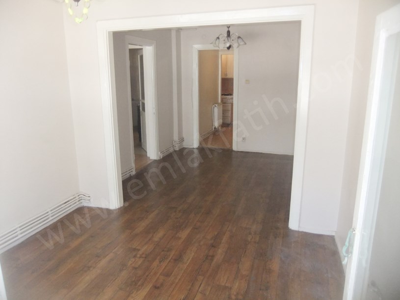 Şehremini Kiralık Daire Günaydın Sokakta Tramvaya Yakın 2+1 ( ESKİ PORTFÖY )
