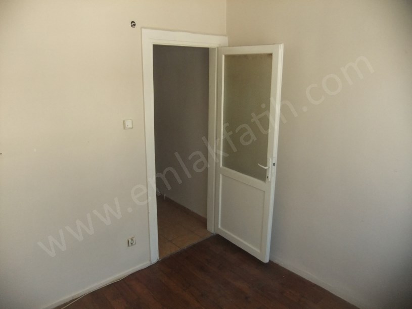 Şehremini Kiralık Daire Günaydın Sokakta Tramvaya Yakın 2+1 ( ESKİ PORTFÖY )