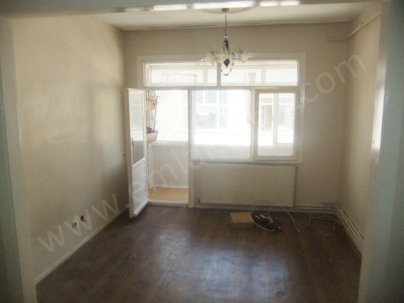 Şehremini Kiralık Daire Günaydın Sokakta Tramvaya Yakın 2+1 ( ESKİ PORTFÖY )