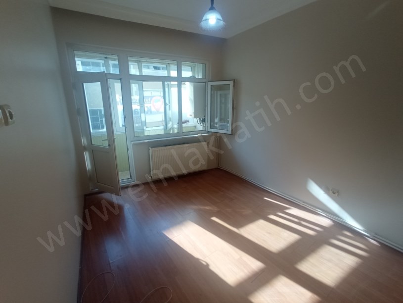 Cerrahpaşa Satılık Daire 2+1 2.Kat Temiz Masrafsız ( ESKİ PORTFÖY ) Satılık Ev